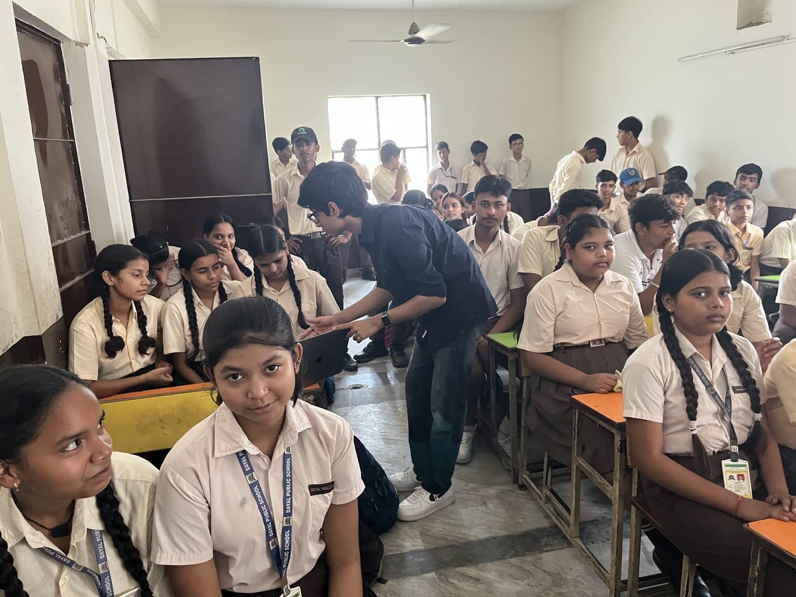 Students crowding around a member of the Edugram team in a packed classroom at Dayal Public School.